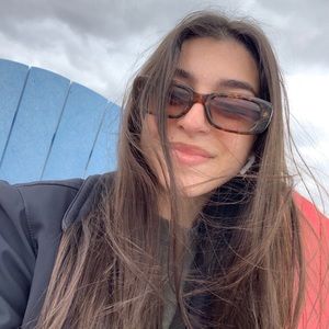 Meet your Posher, Julia